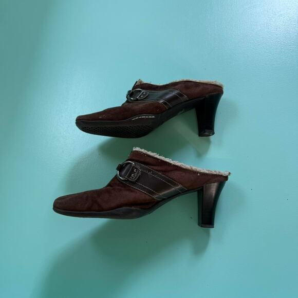 Brown suede mules with faux fur lining and buckle detail - Size 7.5 - Picture 3 of 5